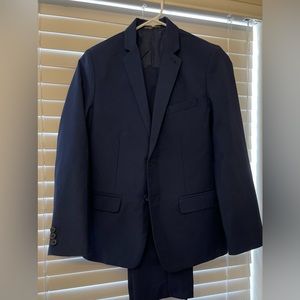 Van Heusen suit, navy, size 14,